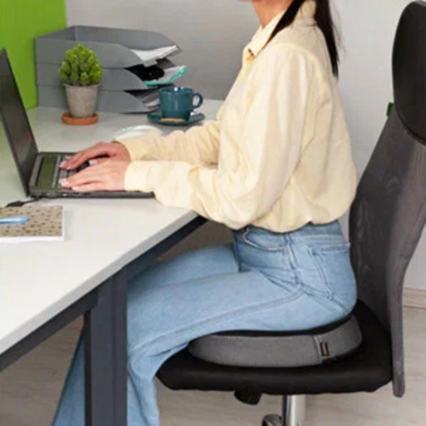 100 приятных подарков коллеге на 8 Марта