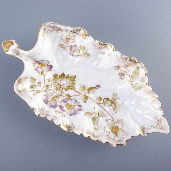 100 приятных подарков коллеге на 8 Марта