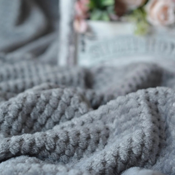 100 приятных подарков коллеге на 8 Марта