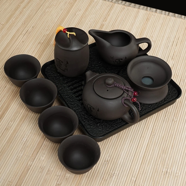 100 приятных подарков коллеге на 8 Марта