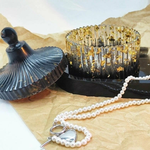 100 приятных подарков коллеге на 8 Марта