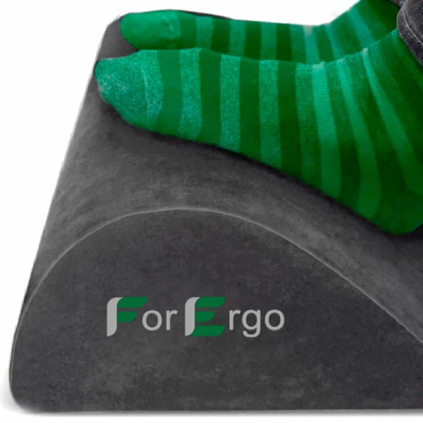 100 приятных подарков коллеге на 8 Марта